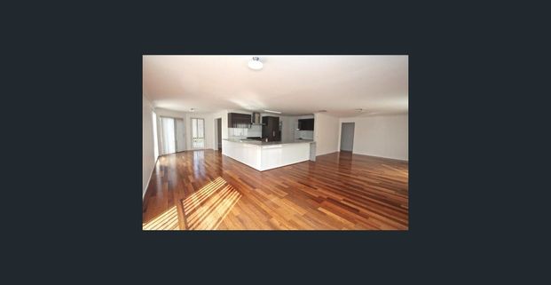 COMFORTABLE FAMILY HOME WITH PRACTICAL INTERIORS - Photo 1