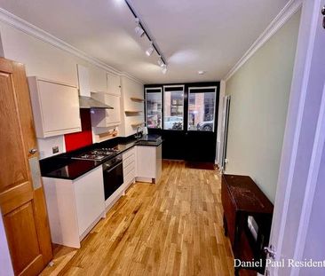 Warple Way, W3 - Photo 1