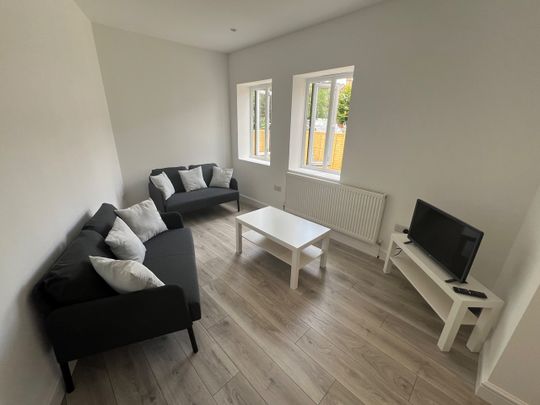 Room in a Shared Flat, Ledbury Road, CR0 - Photo 1