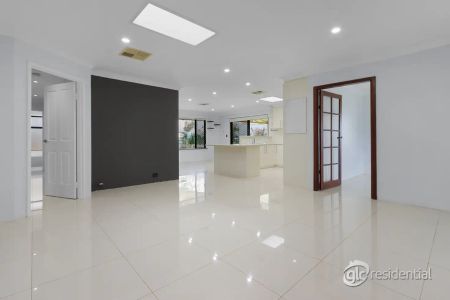 “Beautiful Family Home APPLICATION PENDING.” - Photo 3