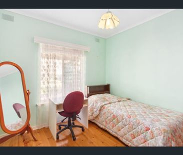Great Location : Spacious 4 Bedroom - Close to Henley Beach - Photo 5