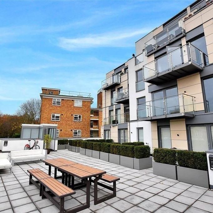 4 bedroom flat to rent - Photo 1