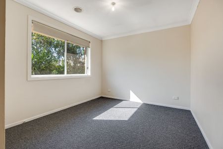 Spacious Family Living in a Prime Thurgoona Location - Photo 5