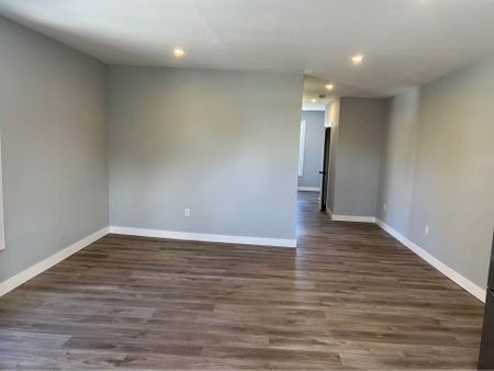 For Lease - 20497 LESLIE Street Unit# 2ND FLOOR, East Gwillimbury, Ontario - Photo 3