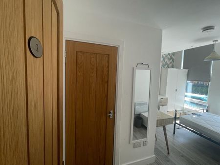 1 bedroom in a house share to rent - Photo 2