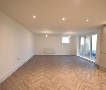 3 bedroom apartment to rent - Photo 1