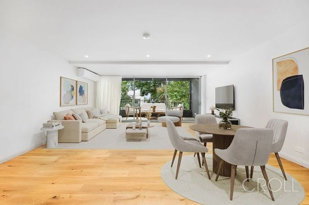 Stunning Oversized Two Bedroom Penthouse-Style Apartment - Photo 1