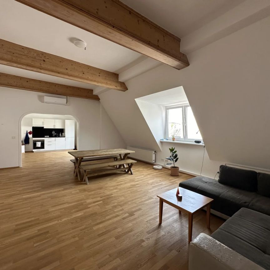 UNBEFRISTETE große 5 Zimmer im frisch ausgebauten Dachgeschoss mit DG-Terrasse! - Foto 1