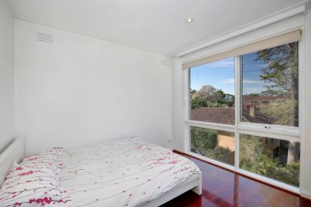 Top-Floor Living Near the Yarra in a Prime Hawthorn Pocket - Photo 2