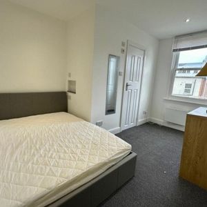 Room in a Shared House, Strathmore Avenue, LS9 - Photo 2