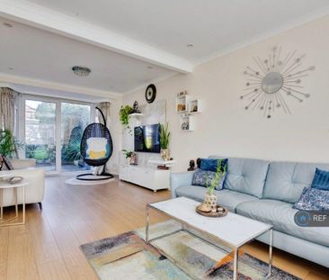 4 bedroom semi-detached house to rent - Photo 4