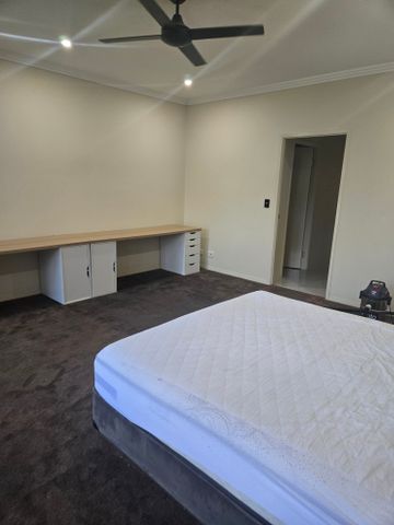 Stretton - Photo 4