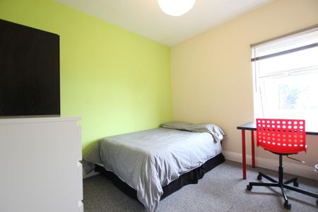 4 bedroom semi-detached house to rent - Photo 5