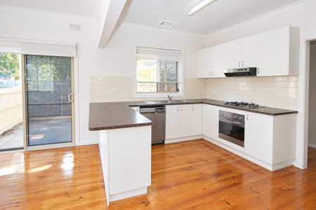 Spacious three bedroom home with fantastic outdoor entertaining. - Photo 5