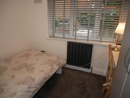 4 bedroom semi-detached house to rent - Photo 4