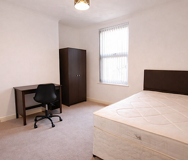 Modern 3-Bed, 3-Bath Student Home with All Bills Included Option - Photo 2