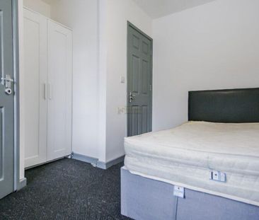 8 bedroom end of terrace house to rent - Photo 6