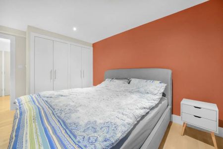 1 bedroom flat in London - Photo 3