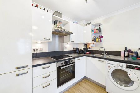 1 bedroom Flat in Wentworth Place, Camberley - Photo 4