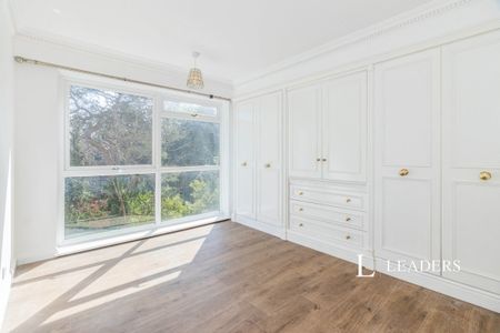 3 bedroom apartment to rent Camberley Court , Sutton - Photo 5