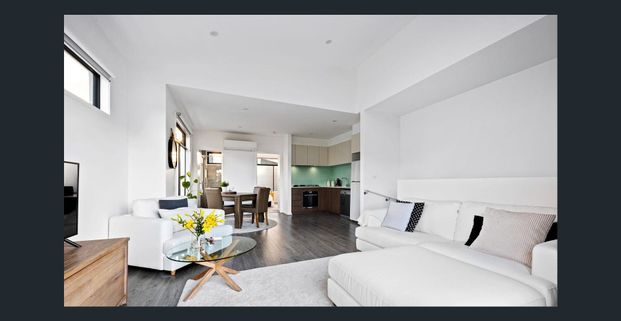 3 Bedroom Townhouse with Own Street Front and solar power - Photo 1