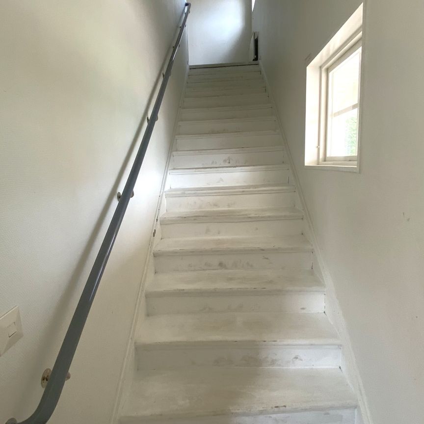 Hofors Centrum: Fyrarummare i markplan - Photo 1
