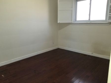 For Lease - 182 Confederation Drive Unit# Main Floor, Toronto, Ontario - Photo 5