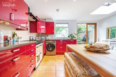 3 bedroom terraced house to rent - Photo 4