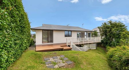 Comfy Home with Breathtaking Seaviews - Photo 5