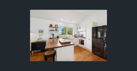 Spacious 3-Bedroom Family Home with Self-Contained Unit - Photo 3