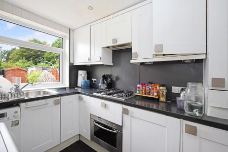 4 bedroom detached house to rent - Photo 4