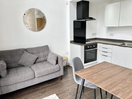 2 bedroom flat to rent - Photo 2