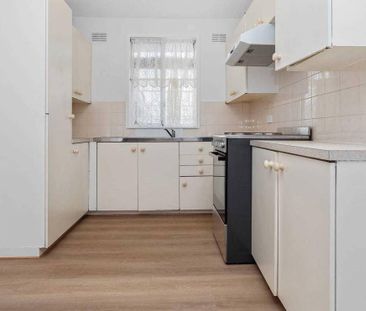 WELL PRESENTED 3 BEDROOM HOME! - Photo 2
