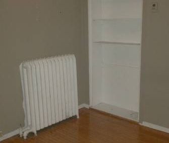 Nice Spacious 3 bedroom on Dundas Street West - Photo 2