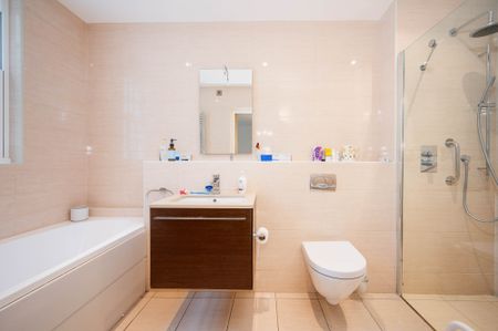 Apt 2 Danesfort Park North, Belfast, BT9 5 RB - Photo 2