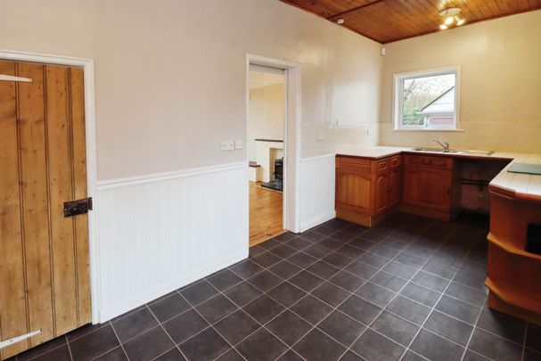 New Chester Road, Bromborough - Photo 1