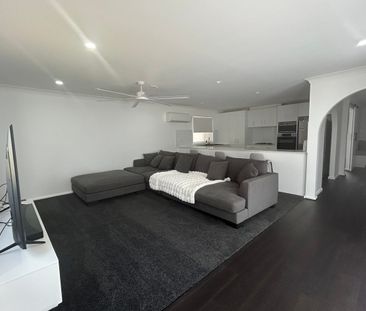 your new, fully renovated home is waiting - Photo 2