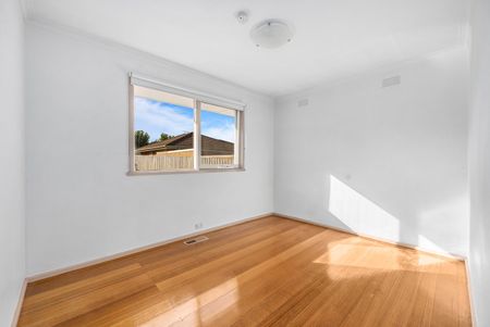 Bright and Spacious Family Home in a Sought-After Location - Photo 5