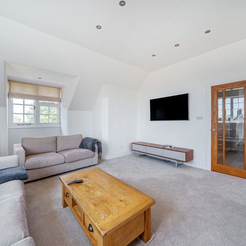 Flat to rent - Park Farm Road, Bromley, BR1 - Photo 1