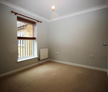 4 bedroom end of terrace house to rent - Photo 3