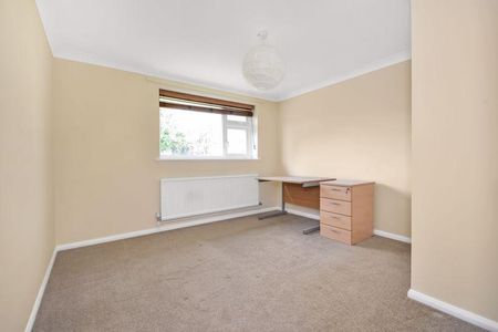 4 bedroom detached house to rent - Photo 2