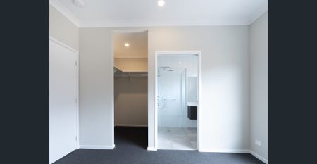 Brand New 4 Bedder Family House unbeatable LOW Price $615 pw - Photo 2