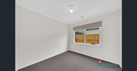 Brand New Family Home in Sought-After Hilltowe Estate - Photo 4