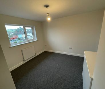 4 Bed Terraced House, Hellier Walk, BS13 - Photo 3