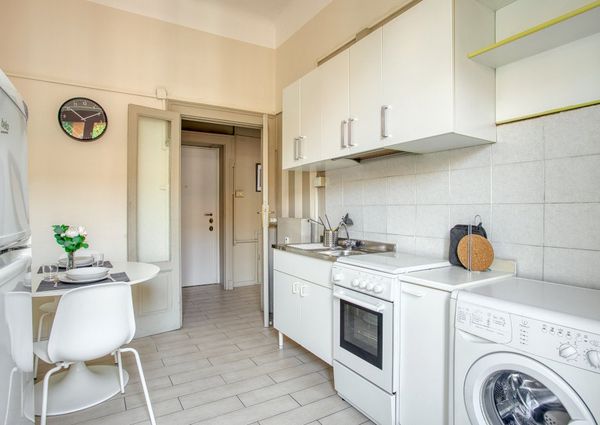 Wonderful single room with private balcony in Milan, few steps away from a Bocconi, IULM and NABA