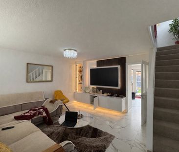 Slattenham Close, Aylesbury - Photo 1