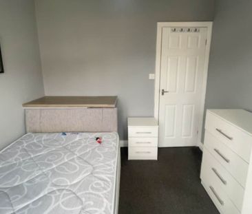 Eden Crescent (room 4), Burley , Leeds - Photo 5