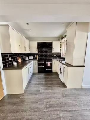69 Moat Street, - Photo 1