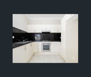 TOWNHOUSE IN AN IDEAL LOCATION - Photo 4