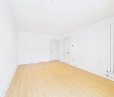 3 bedroom House in Lindsey Close, Wokingham - Photo 5